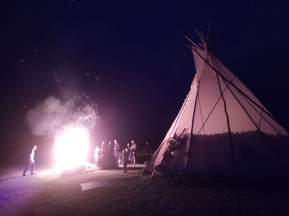 nakvyne-tipis-seimai-ir-draugams